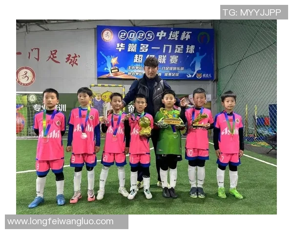 穿十四号球衣的足球巨星们：从经典传奇到现代锋线的闪耀风采