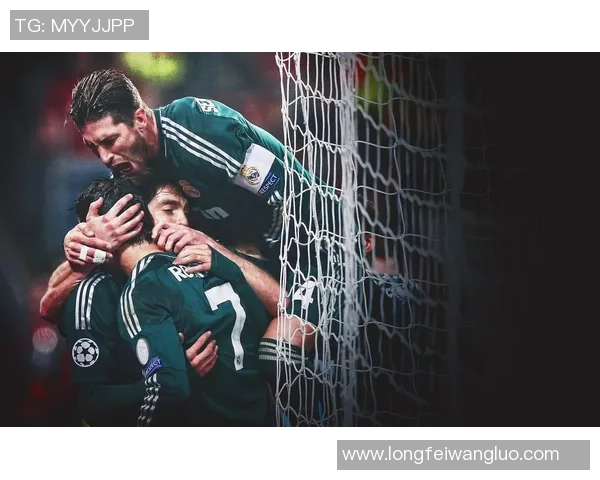 足球巨星封面设计艺术探索与创意表现技巧解析 足球巨星封面设计艺术探索与创意表现技巧解析