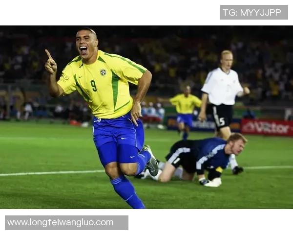 足球界的外星人到底是谁 探秘球场上的神秘天才